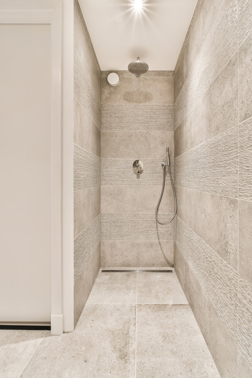 Alcove shower
